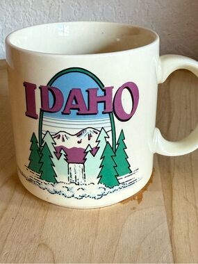 Vintage Idaho Mountains and Trees Travel Novelty Souvenir Coffee Mug